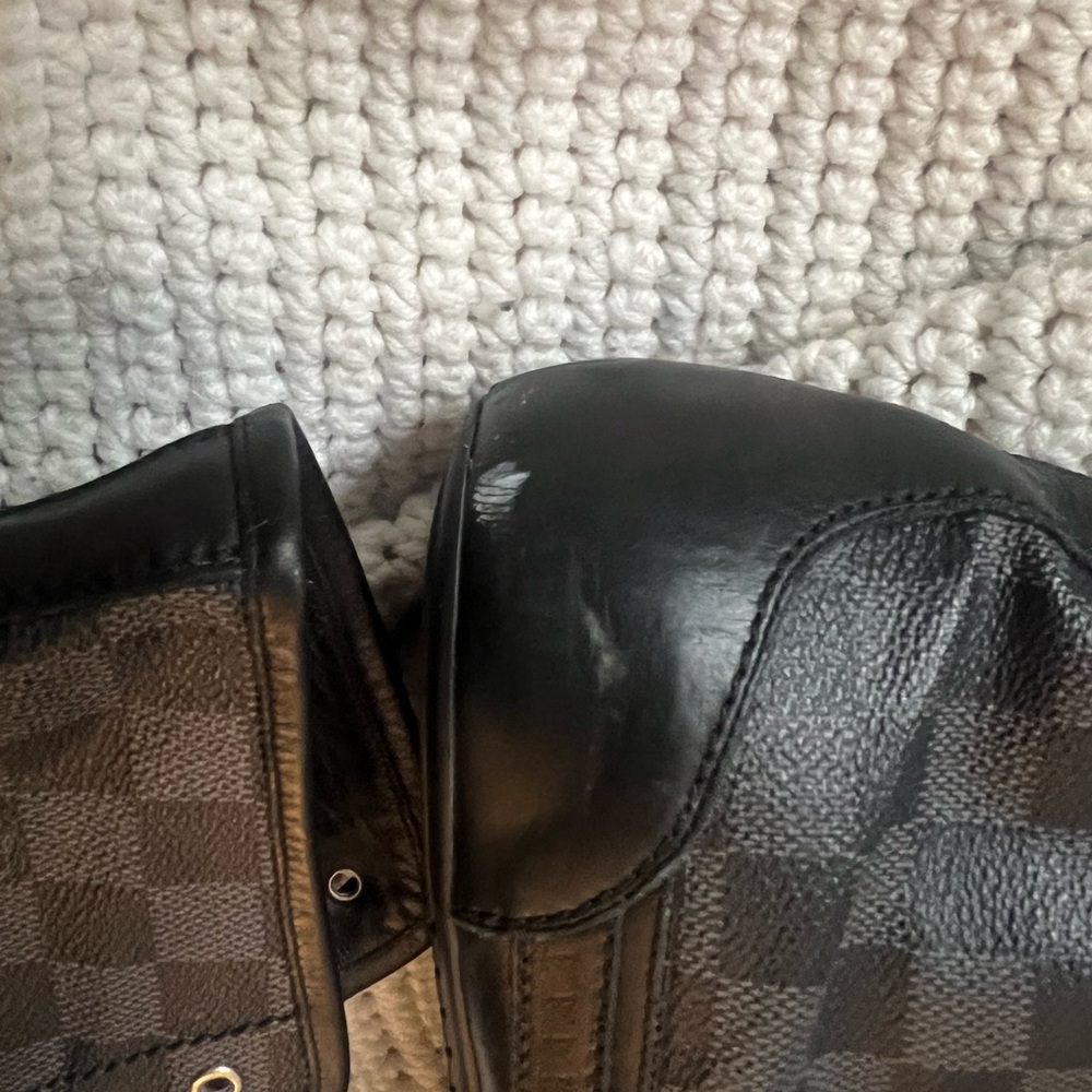 Authentic Louis Vuitton men shoes - Picture 7 of 8